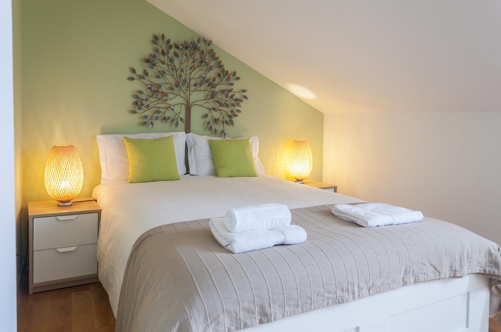 Contemporary Lisbon Apartment In Historical Chiado Bagian luar foto