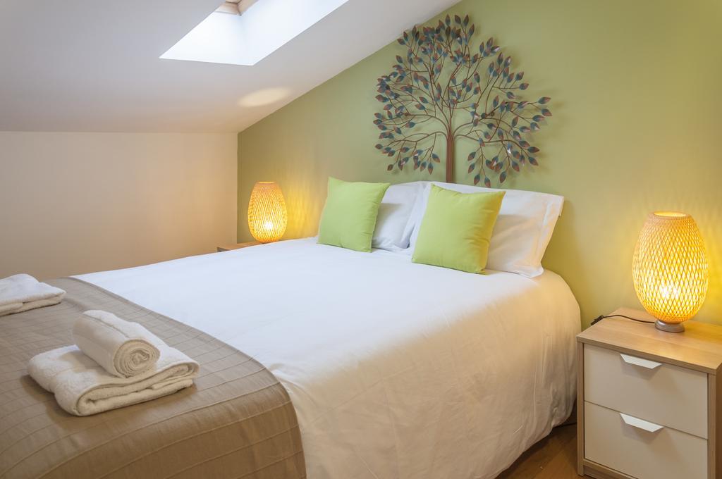 Contemporary Lisbon Apartment In Historical Chiado Bagian luar foto