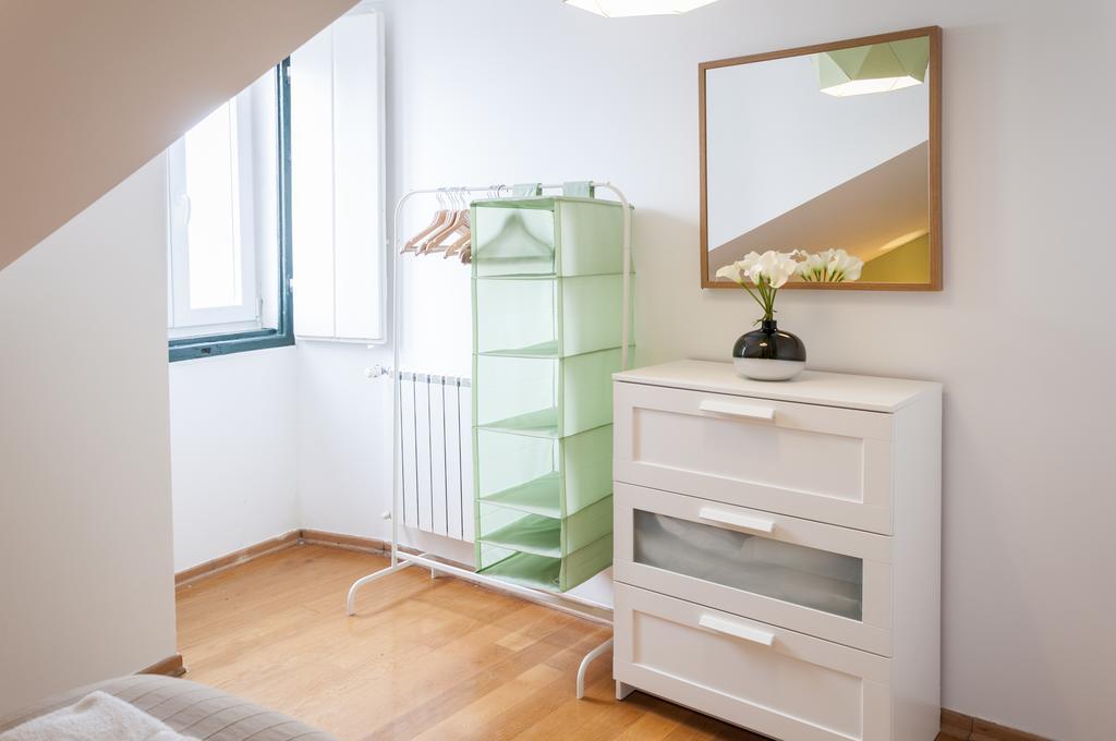 Contemporary Lisbon Apartment In Historical Chiado Bagian luar foto